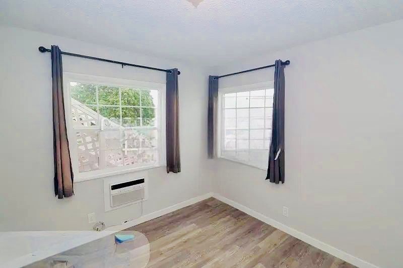 1st image of 4834 Castle Ave #4