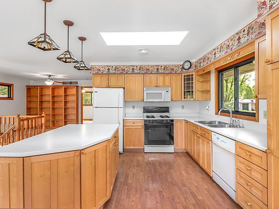 5th image of 205 Fairoaks Ct