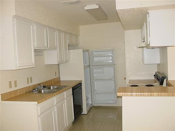 4th image of 212 S Poplar St APT 2