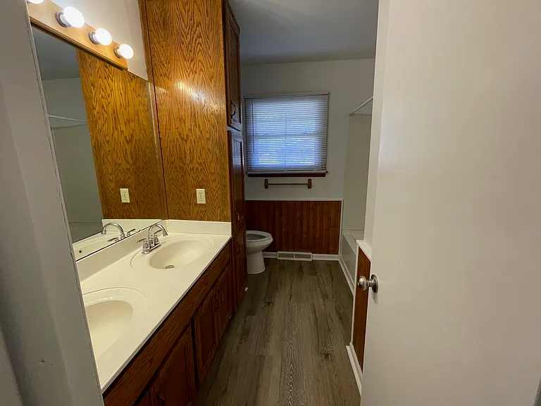 2716 E Linwood St — Photo 11