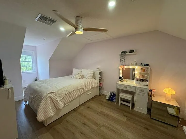 537 Campus St — Photo 25
