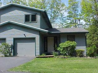701 Circle Ln, Greentown, PA 18426