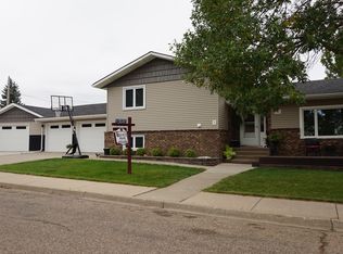 403 9th Ave NW, Mandan, ND 58554