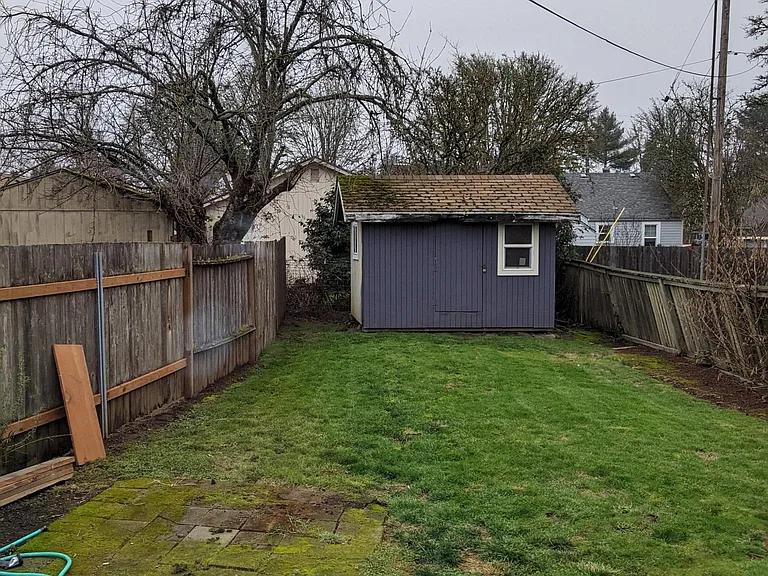 726 NW 11th St — Photo 13