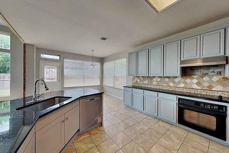 4 bed, 3.5 bath, 3134 sqft, $2,850 — Photo 4