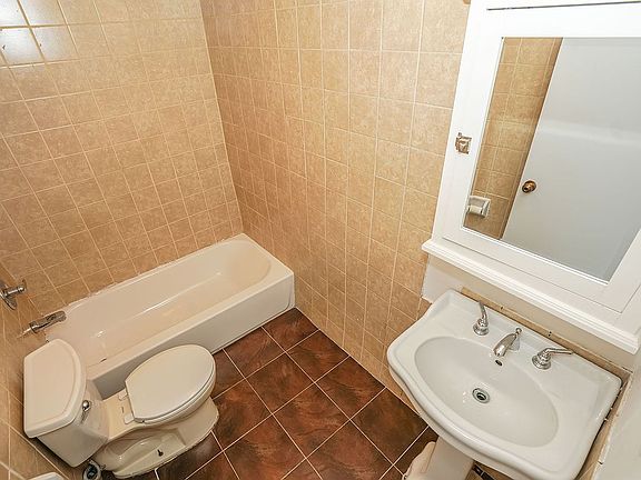 3rd image of 2166 Broadway APT 22B
