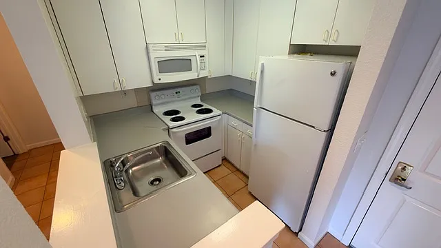 473 Jean St — Photo 3