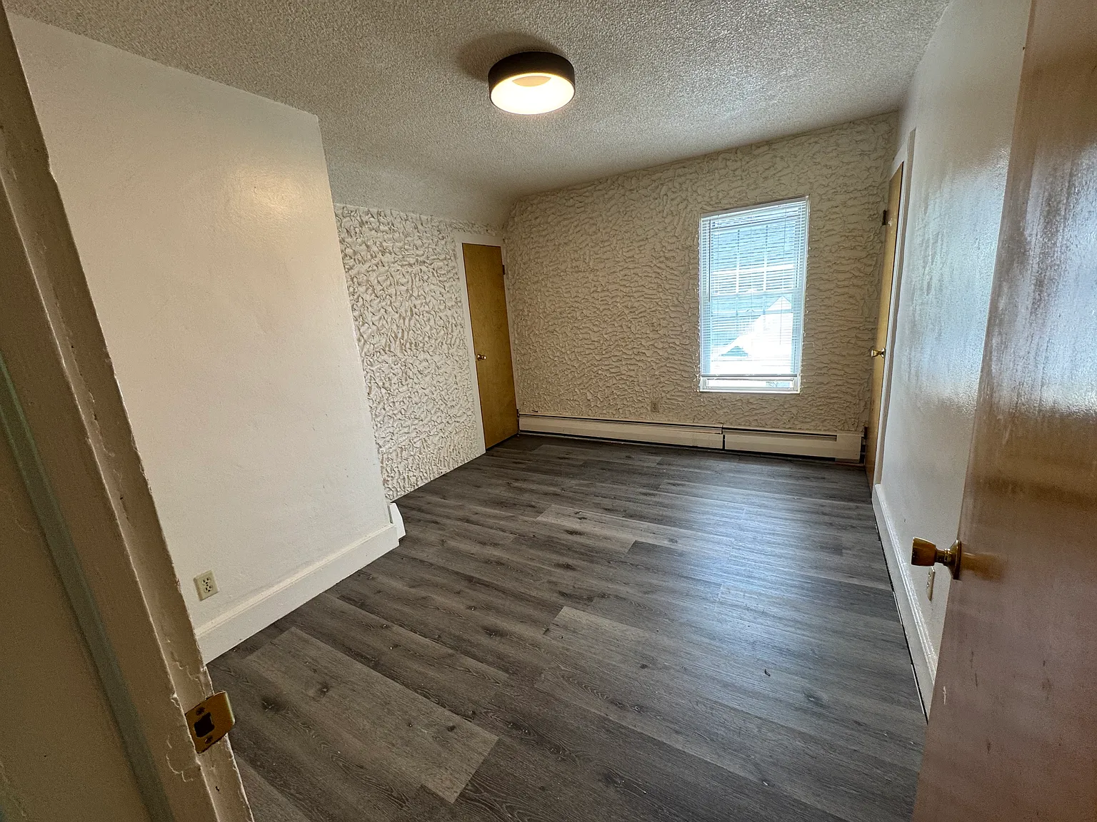3 bed, 1200 sqft, $1,350 — Photo 3