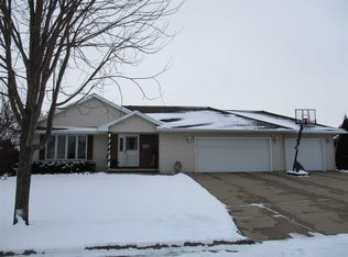 120 Kayla St, Combined Locks, WI 54113