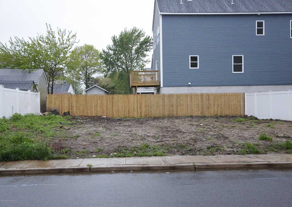 2nd image of 309 Pine St