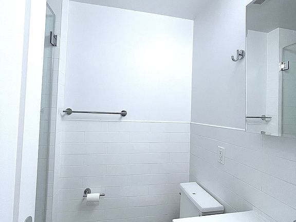 3rd image of 1752 2nd Ave Front 2B