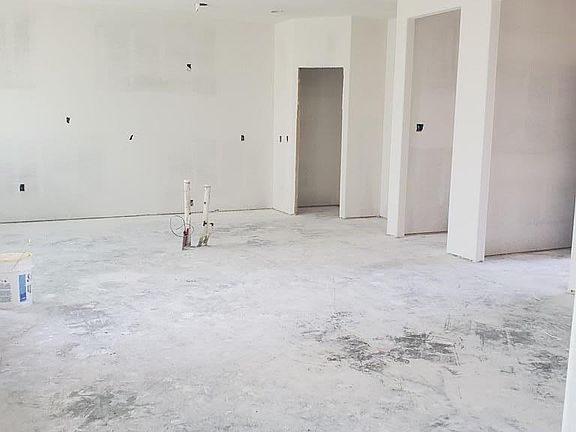 3rd image of 617 Lily Ave