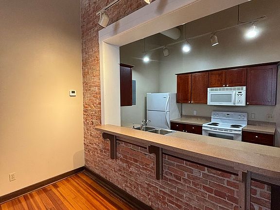 2nd image of 122 S Walnut St APT 205