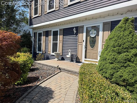 4th image of 385 Arlington Dr