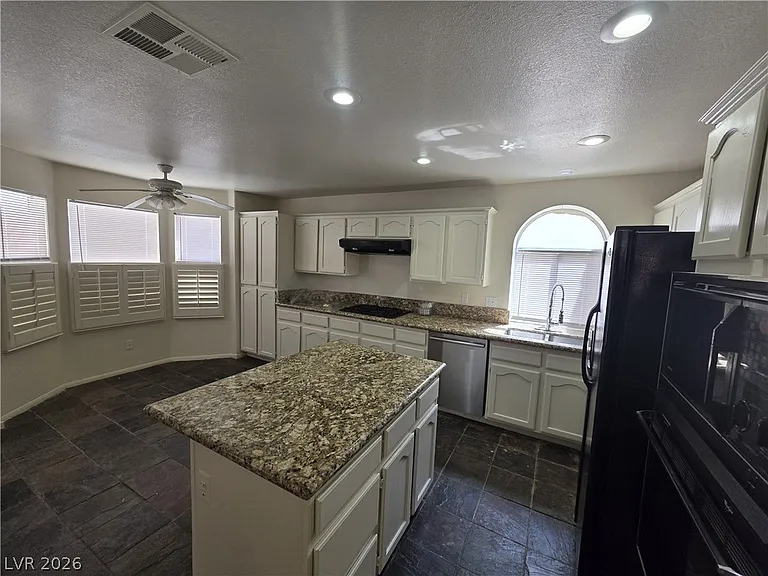8008 Dover Shores Ave — Photo 7