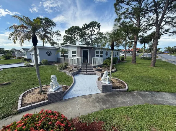 102 Las Palmas Blvd, North Fort Myers, FL 33903