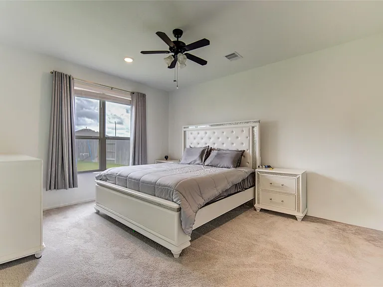 26627 Ledgemont Dr — Photo 20