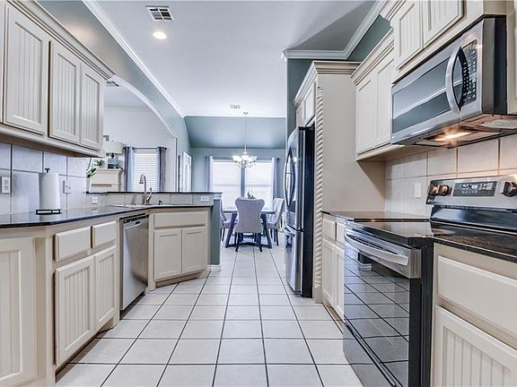 5th image of 808 Dana Dr