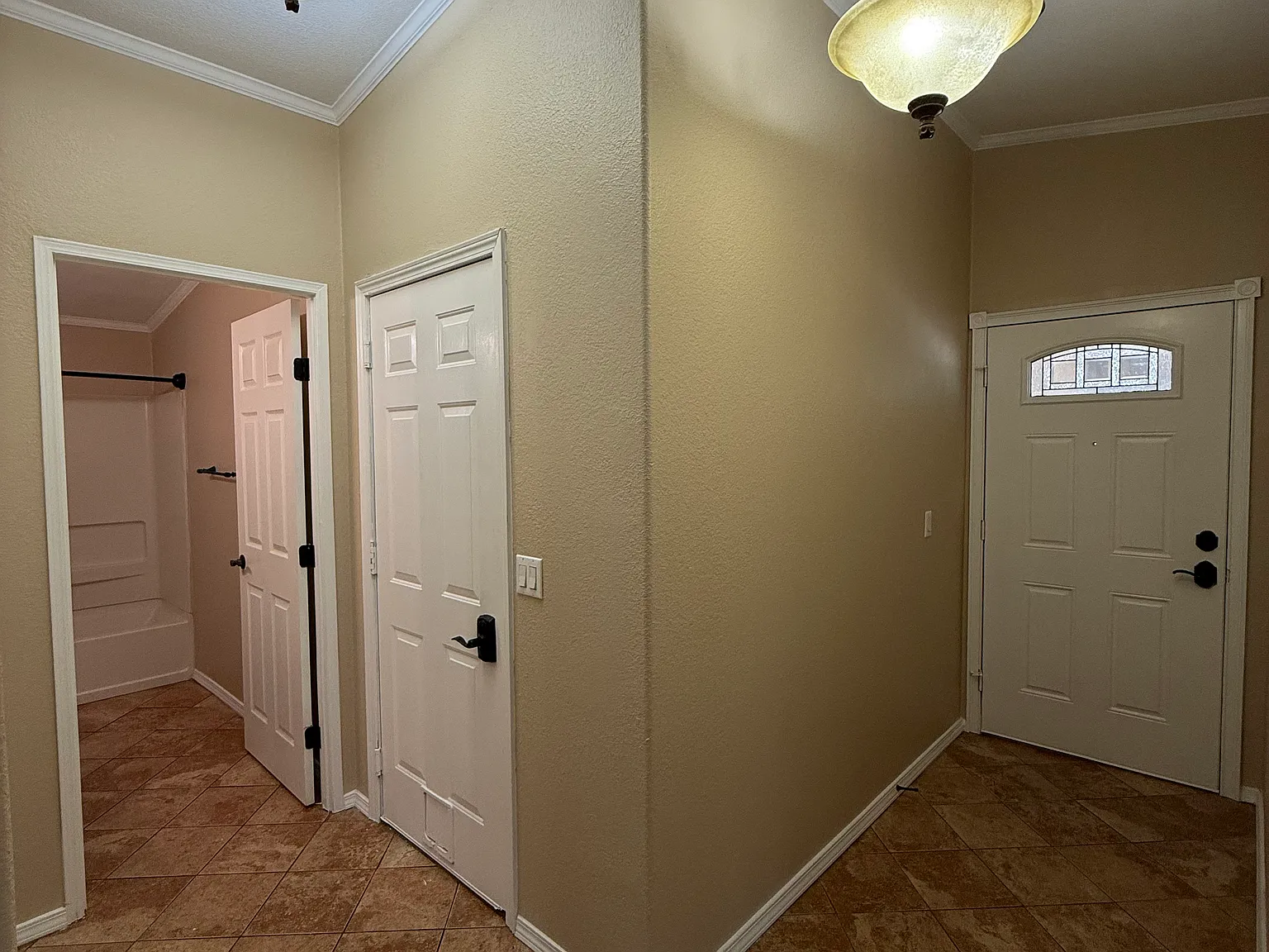 3 bed, 1326 sqft, $2,095 — Photo 3