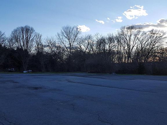 2nd image of 16715 National Pike