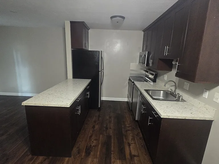 520 Van Buren Avenue — Photo 36