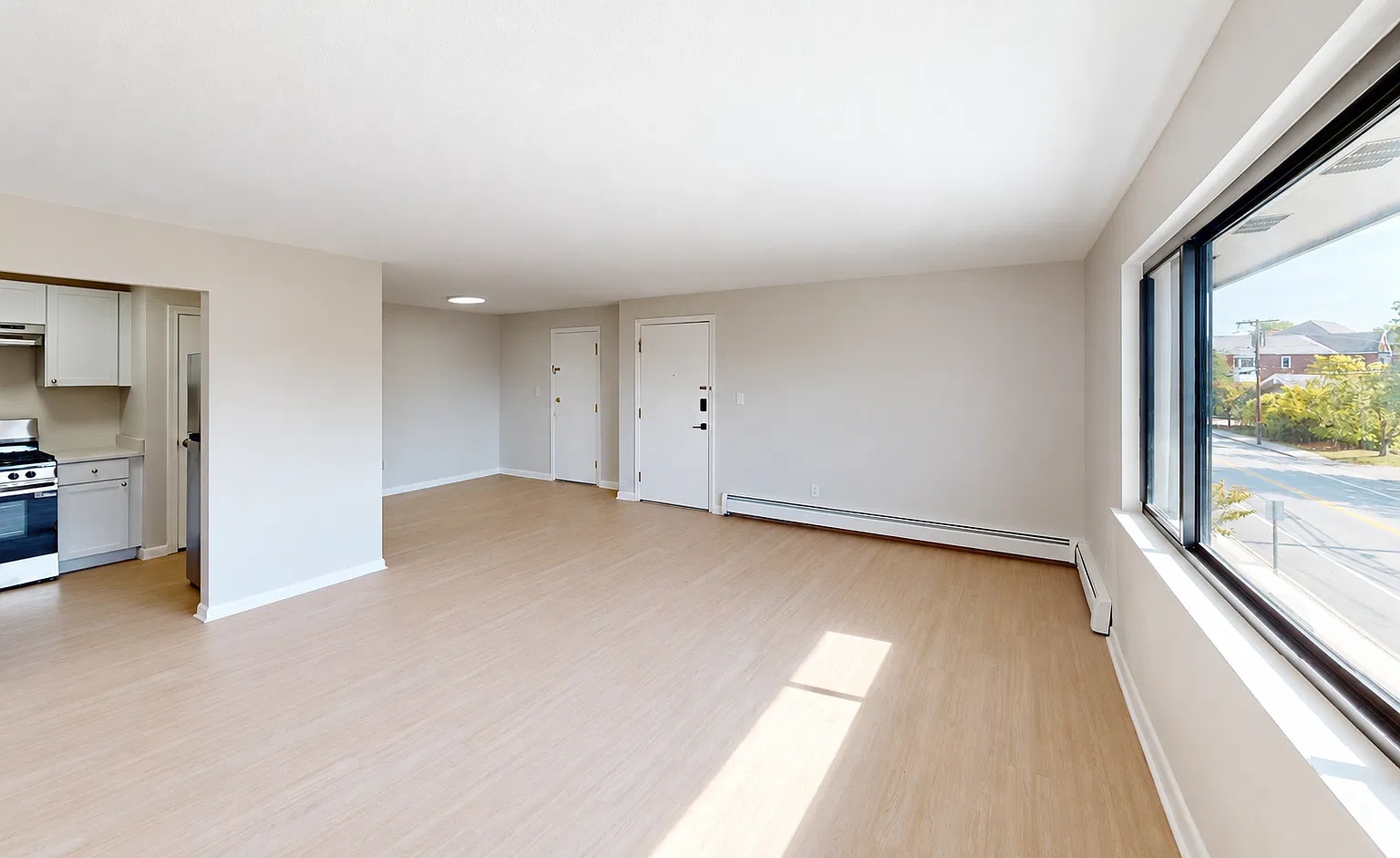 2 bed, 850 sqft, $2,100 — Photo 2
