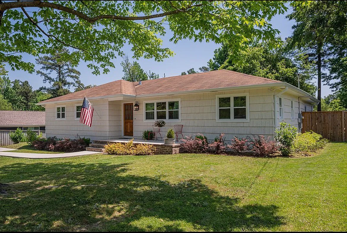 4 bed, 1700 sqft, $3,300 — Photo 1