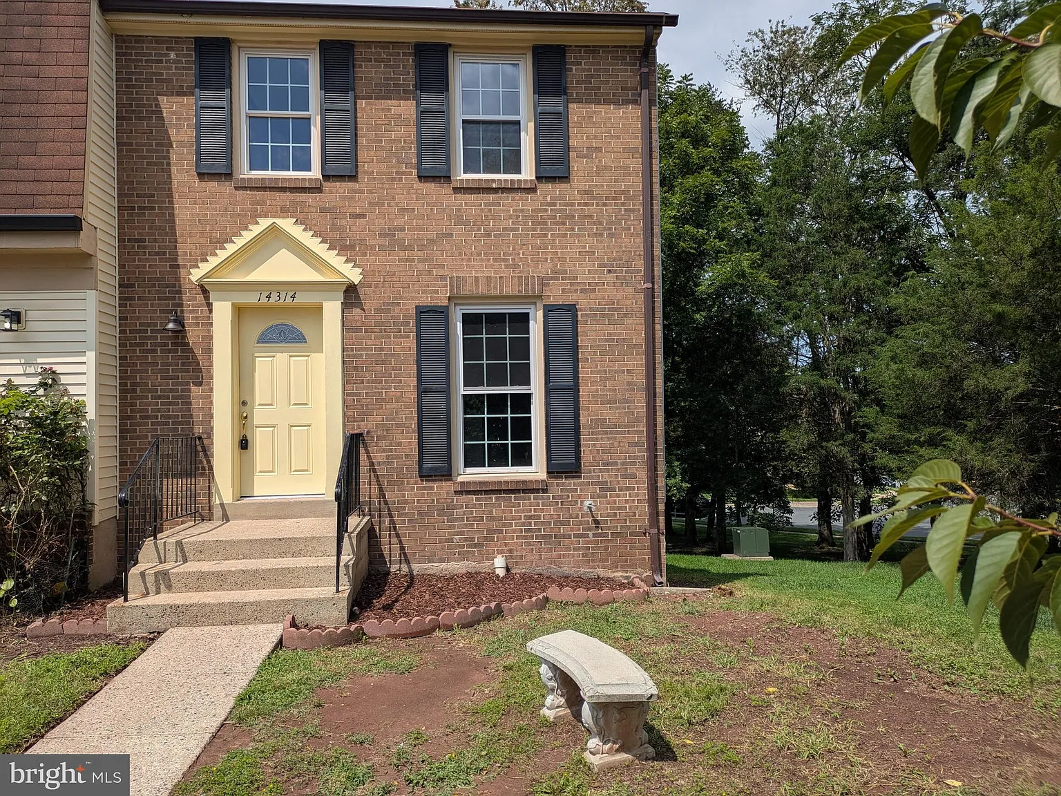3 bed, 3.5 bath, 1216 sqft, $3,000 — Photo 4