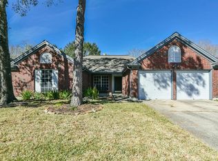 4714 Five Knolls Dr, Friendswood, TX 77546