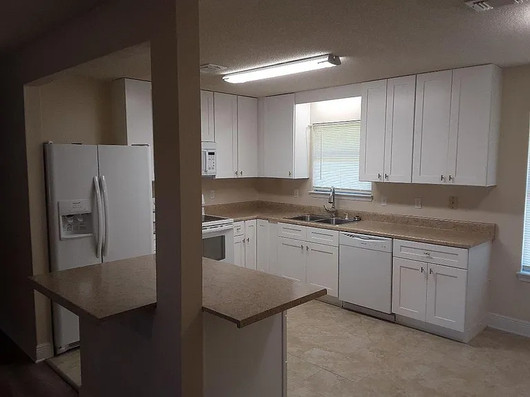 321 Forest Hills Dr — Photo 2
