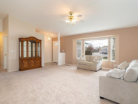 3rd image of 171 Monica Ct