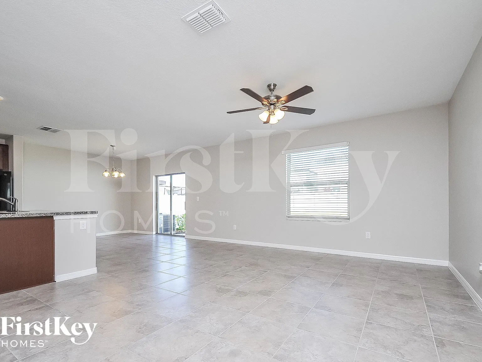 4 bed, 2.5 bath, 1914 sqft, $1,985 — Photo 2