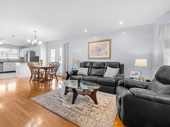 3rd image of 184 Hancock St APT F