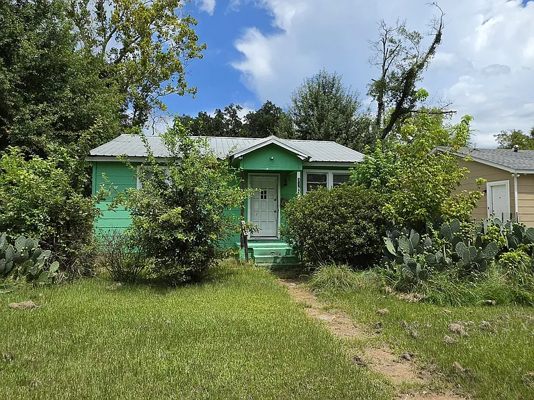 3483 Hollywood St — Photo 1