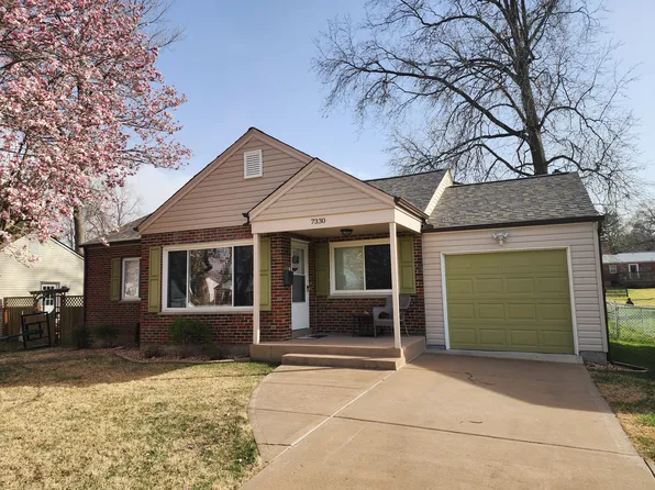 7330 S Yorkshire Dr, Saint Louis, MO 63123