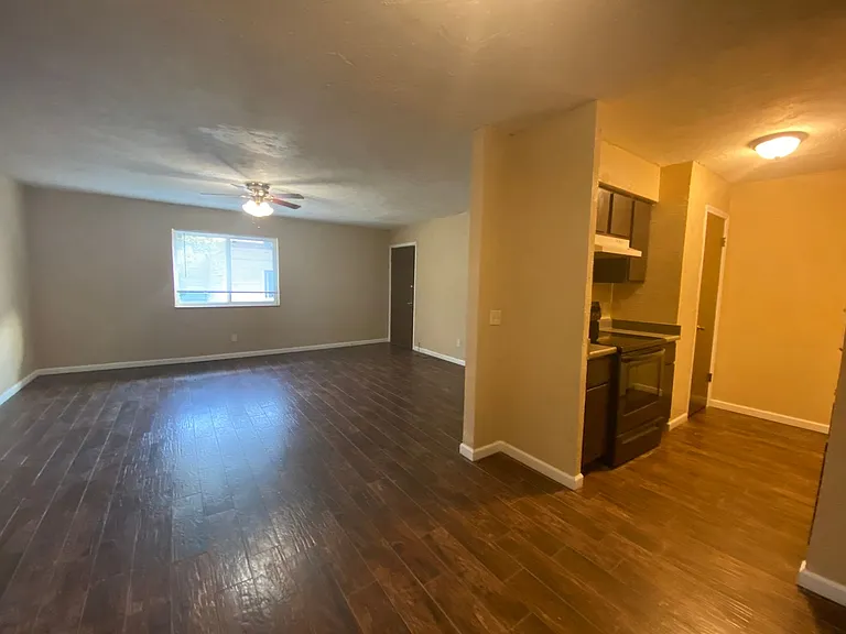 6024 Nw Expy #C — Photo 12