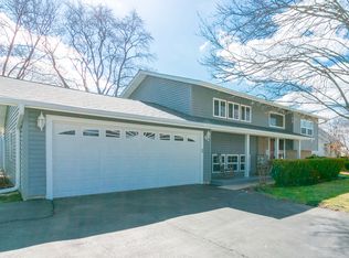 25 Lonsdale Rd, Elk Grove Village, IL 60007