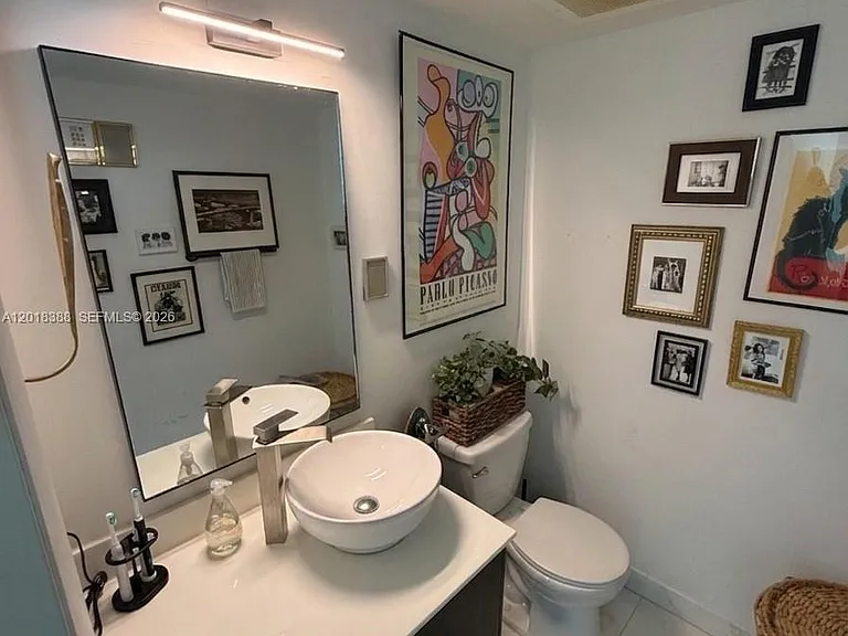 665 NE 25th St #1404 — Photo 14