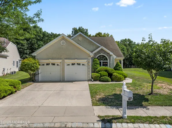 17 Blackmoor Drive, Jackson, NJ 08527