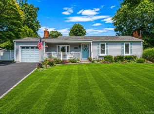 16 Pine Edge Dr, East Moriches, NY 11940