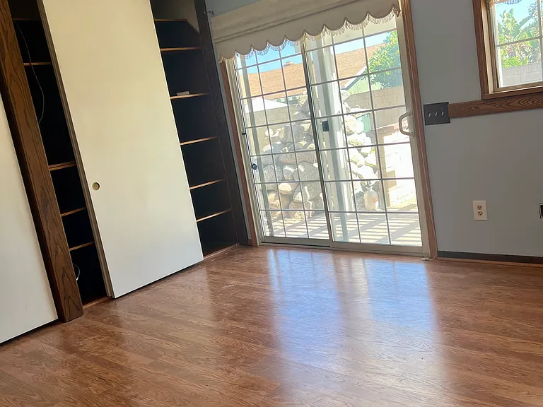 850 E Oak Hill St #1 — Photo 9