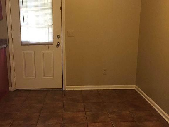 5th image of 150 Yellow Jacket Dr APT 16