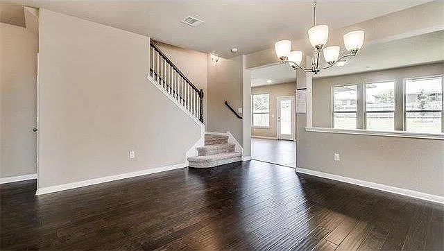 4 bed, 2.5 bath, 2887 sqft, $2,395 — Photo 4