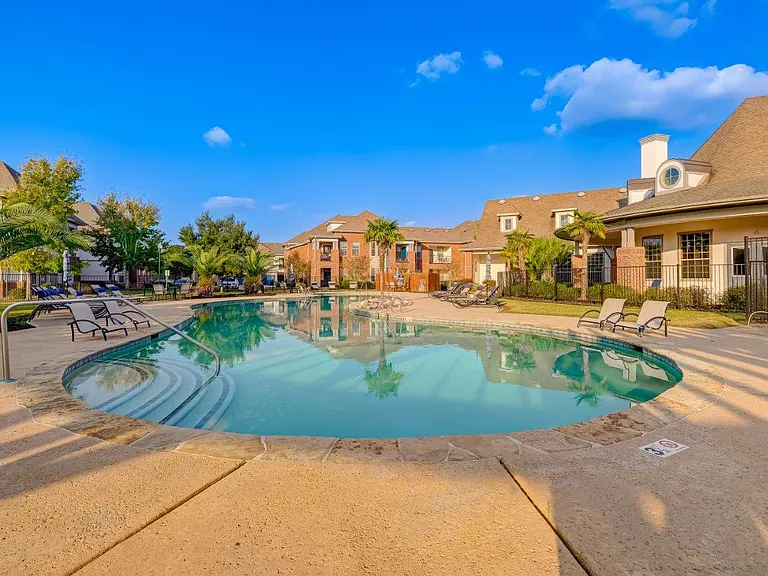 Chateau Mirage Apartment Homes — Photo 14