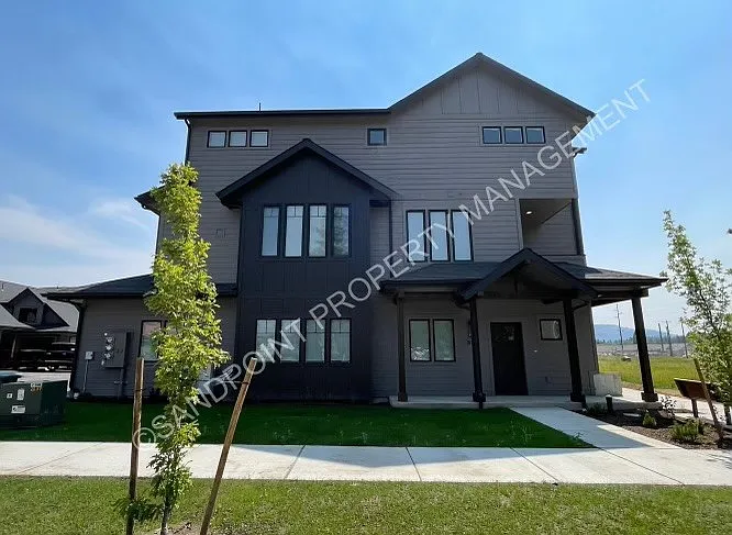 2 bed, 2.5 bath, 1350 sqft, $1,995 — Photo 2