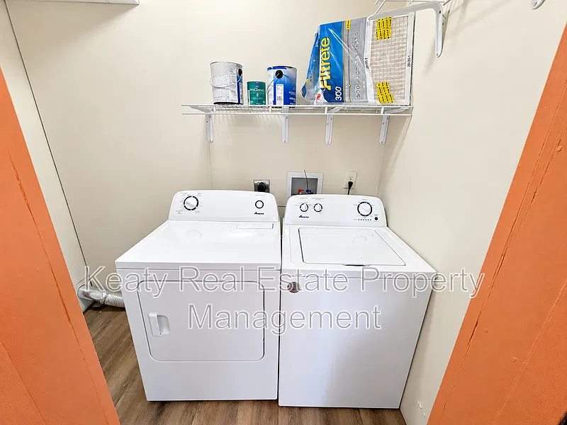 2 bed, 1.0 bath, 860 sqft, $1,200 — Photo 4