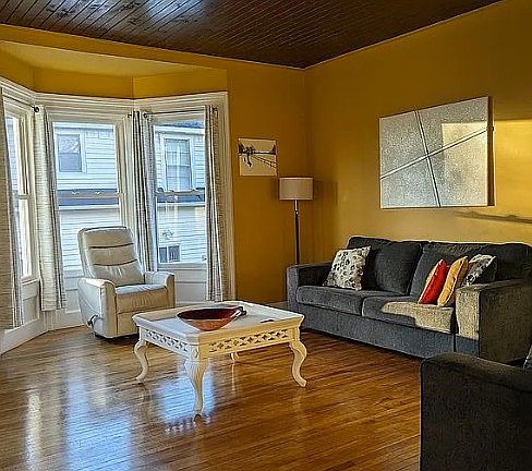 4th image of 14 Pleasant St