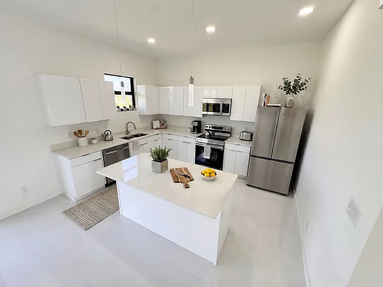4226 NW 32nd Ln — Photo 9