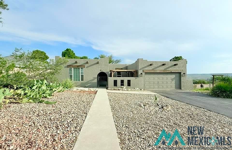 1st image of 915 Fountain Dr