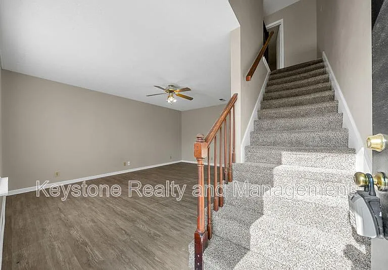 3280 Tower Dr #C — Photo 2